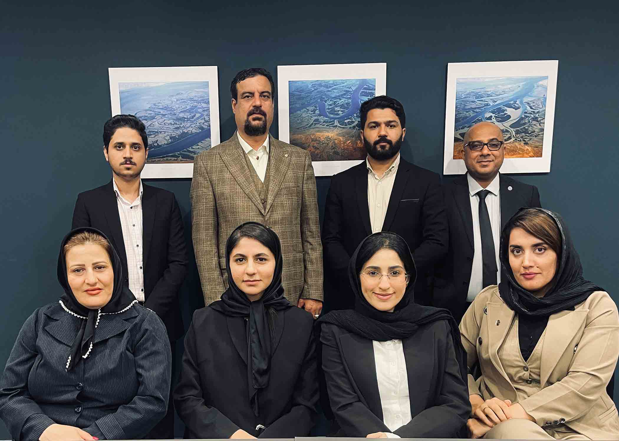 تصویری از جمع دوستان محسن دلاوری